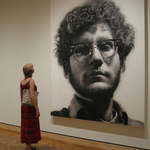 Franck, Portrait monumental au fusain réalisé par Chuck Close en 1969.