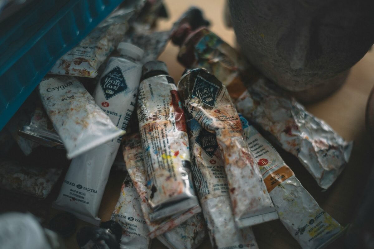 Tubes de couleurs en peinture pour les artistes peintre.
